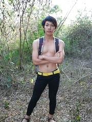 From kissing, to sucking, to bareback fucking in the outdoors