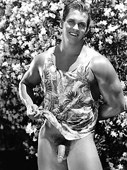 Straight naked guy shows his hot body