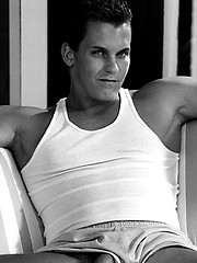 Straight naked guy shows his hot body