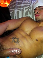 Amateur gay bears shake the big stuffs