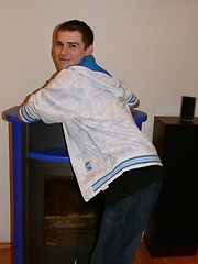 Str8 boy Ty squeezes one out