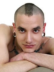 Look at this hot boy London Carrera