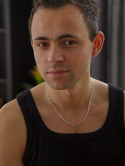 Gorgeous guy Lester blows a huge load onto his stomach.