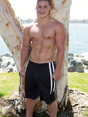 Big muscle stud Forrest