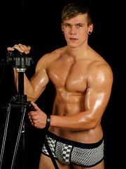 Brody is one striking muscle hunk